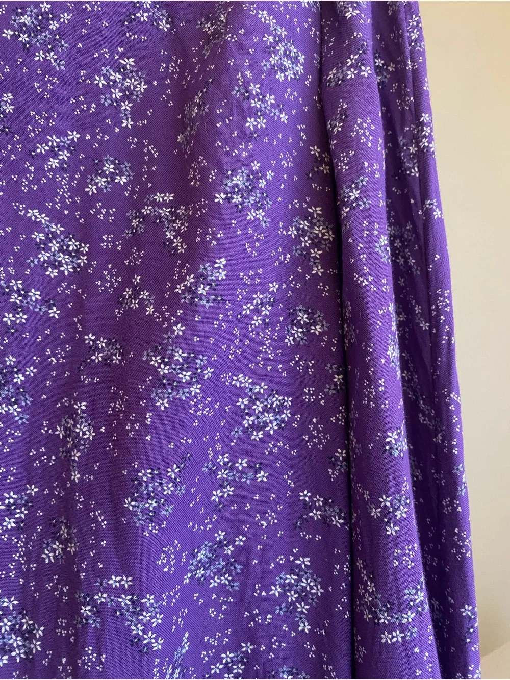 VINTAGE Women’s Floral Midi Skirt w/ Slit in Purple Floral - M